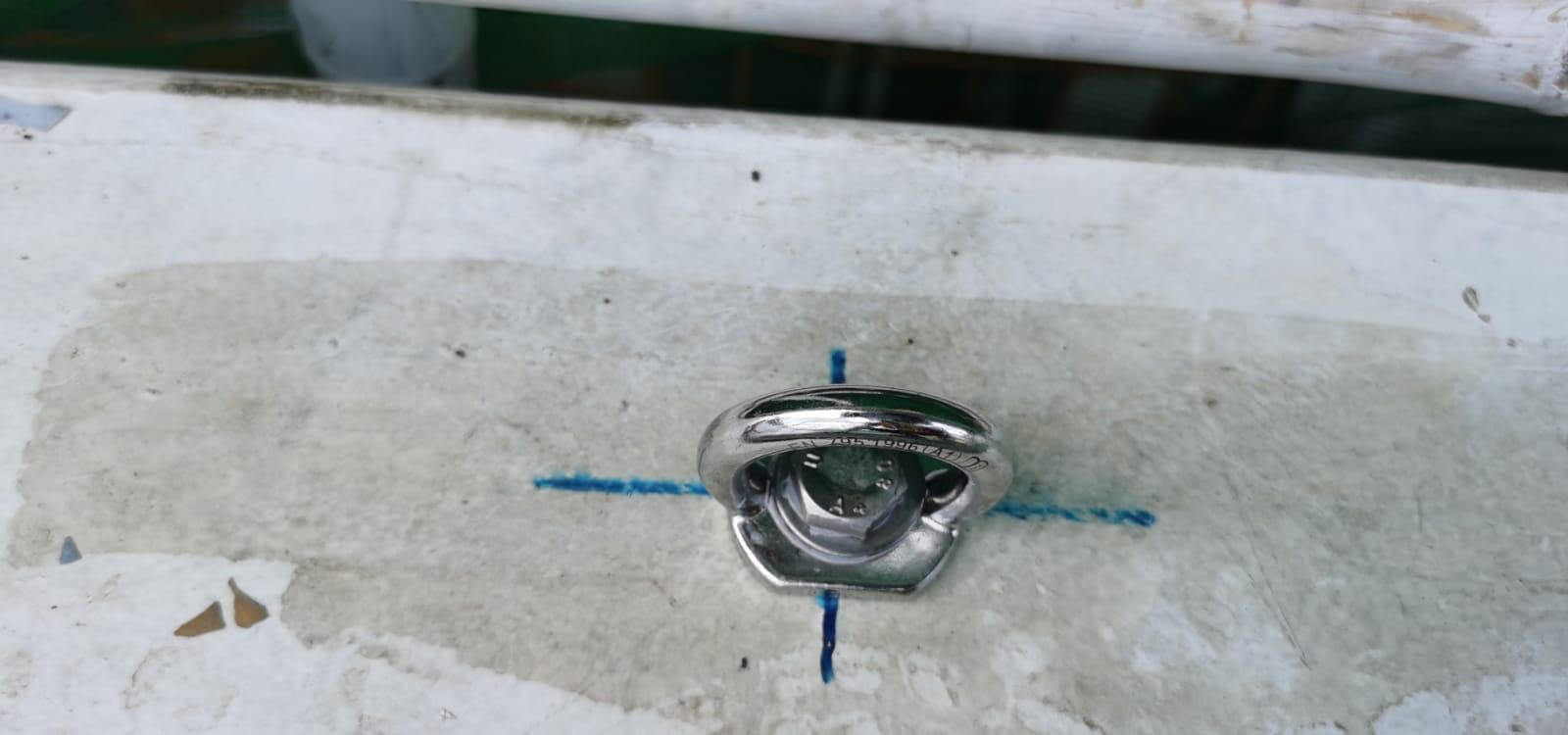 Eyebolt at 荃灣地鐵站 3