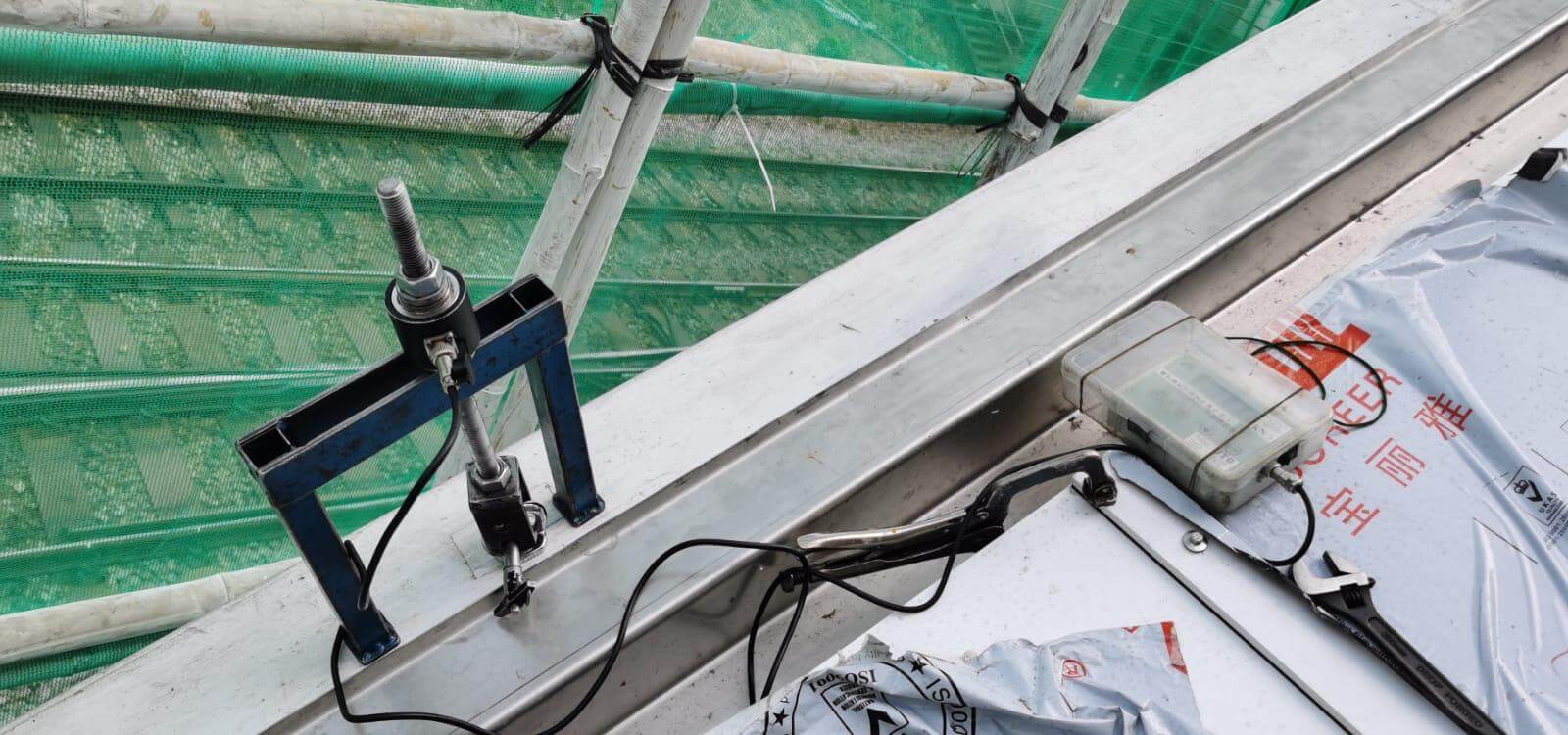 Eyebolt at 荃灣地鐵站 8